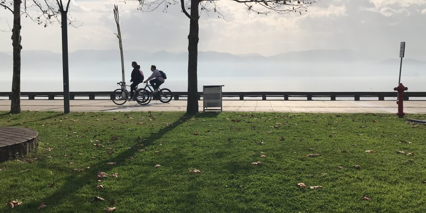 Güneşli havanın tadını çıkardılar