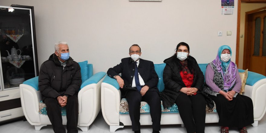 Vali Yavuz ev ziyaretlerini sürdürüyor