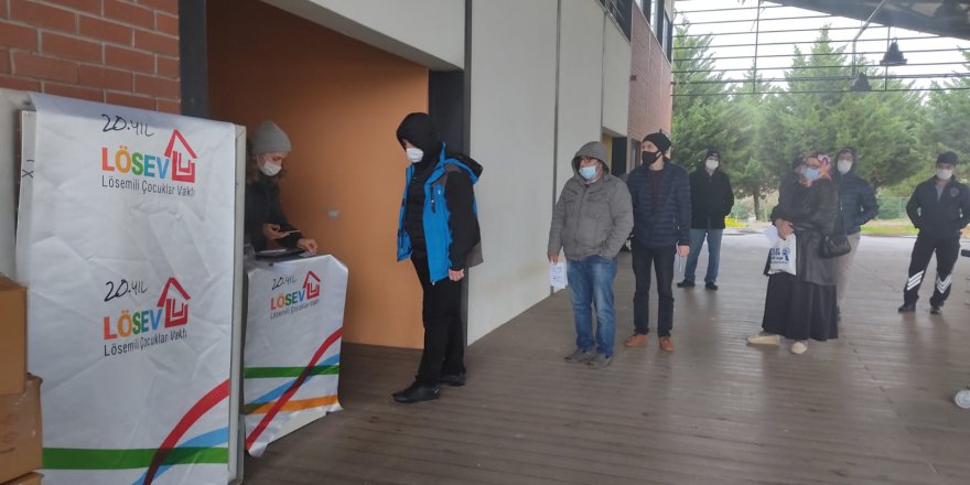 LÖSEV Kocaeli’nden ailelere et yardımı