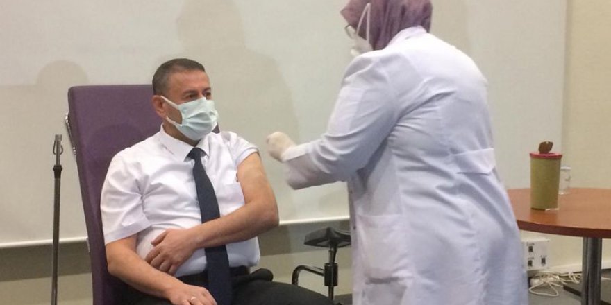 Sağlık çalışanlarına aşılama başladı