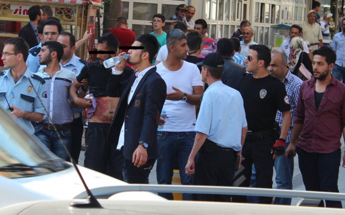 Kavgada bıçaklar konuştu:3 yaralı