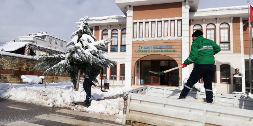 İzmit Belediyesi tuzlama çalışmalarını sürdürüyor