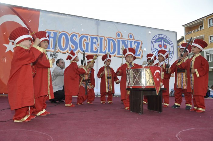 Minik yüreklerden şölen