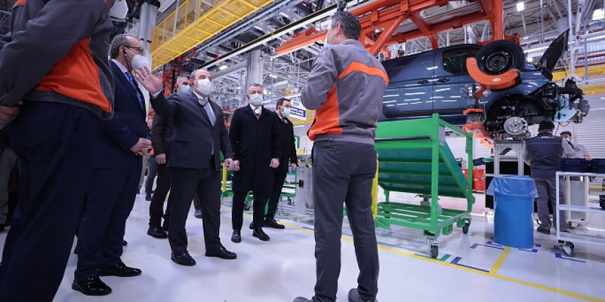 Bakan Varank otomobil  fabrikasında inceleme yaptı