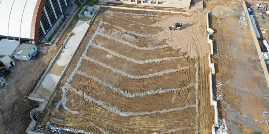 Yeni futbol sahasında çalışmalar sürüyor