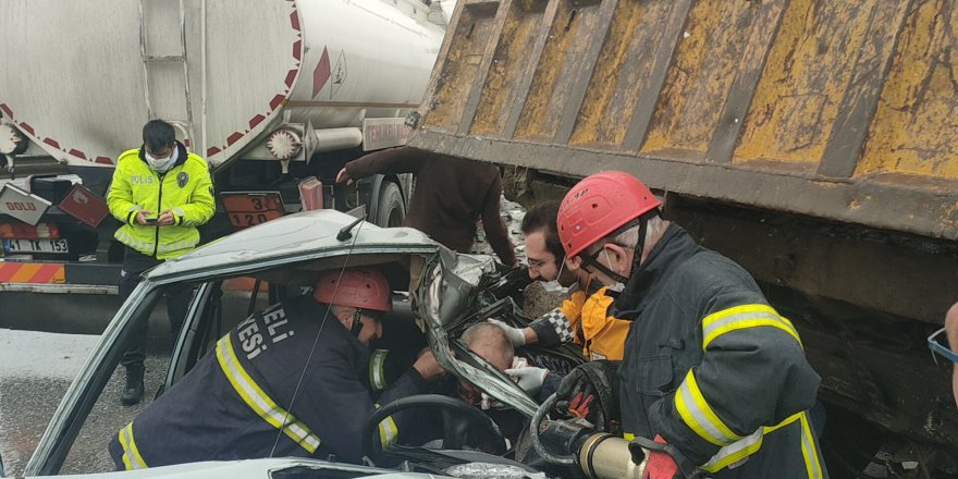 Tanker kamyona çarptı, faciadan dönüldü!