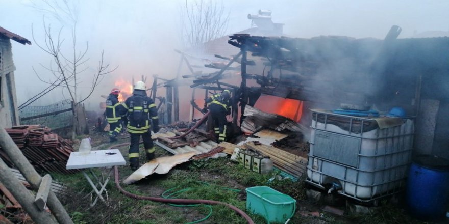 Marangoz atölyesinde yangın çıktı