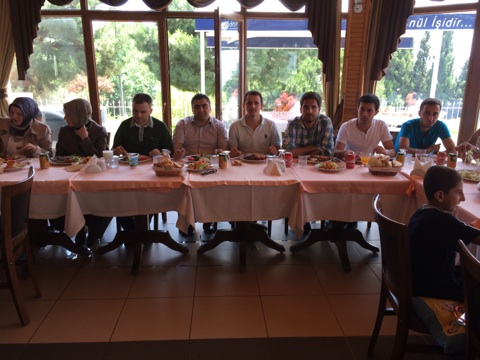 AKP’li gençler çocukları ağırladı