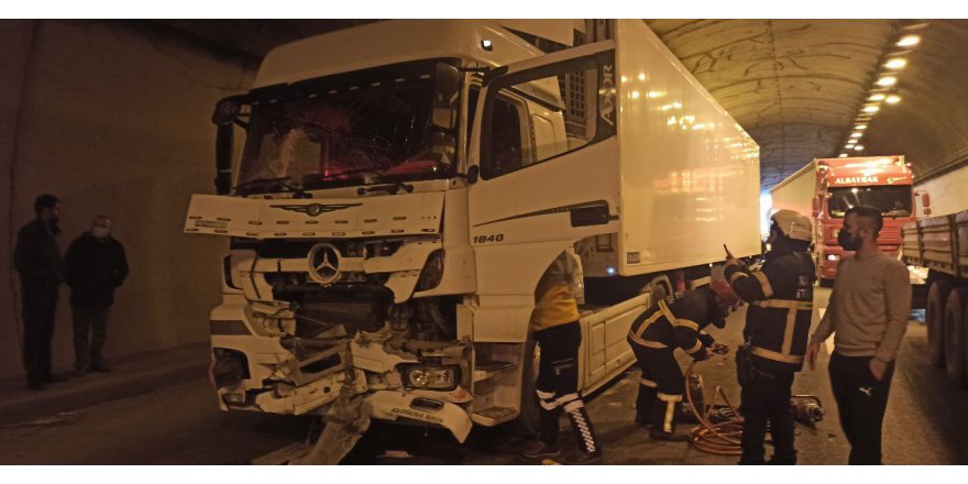 5 aracın karıştığı  trafik kazası: 5 yaralı