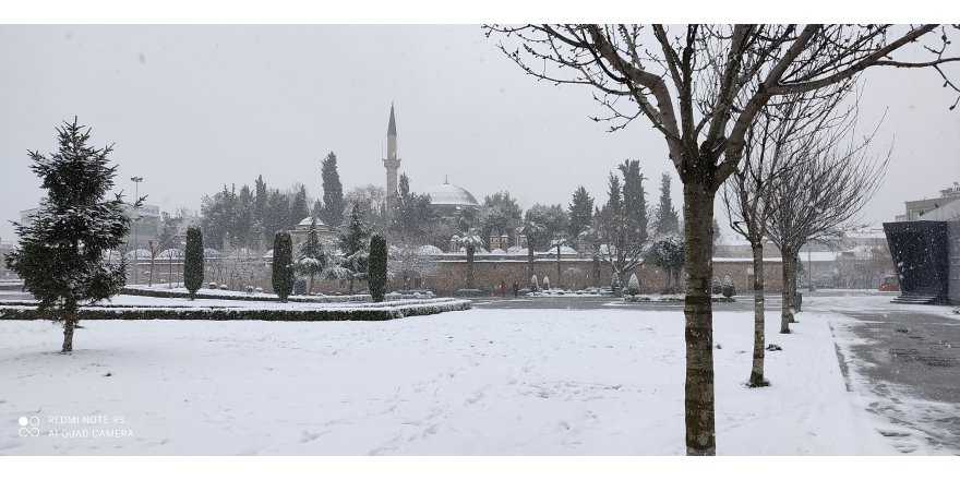 Gebze'de kar yağışı etkili oluyor