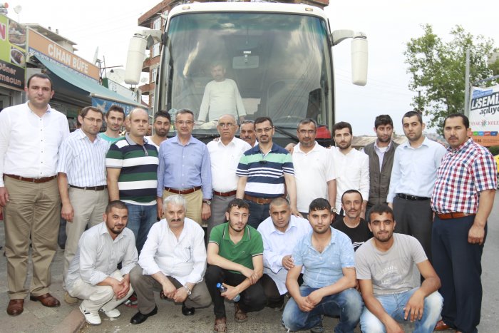 Köşker gençlerin yanında