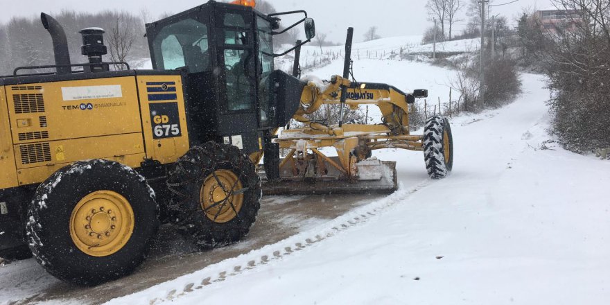 İzmit Belediyesi’nden yoğun kar mesaisi