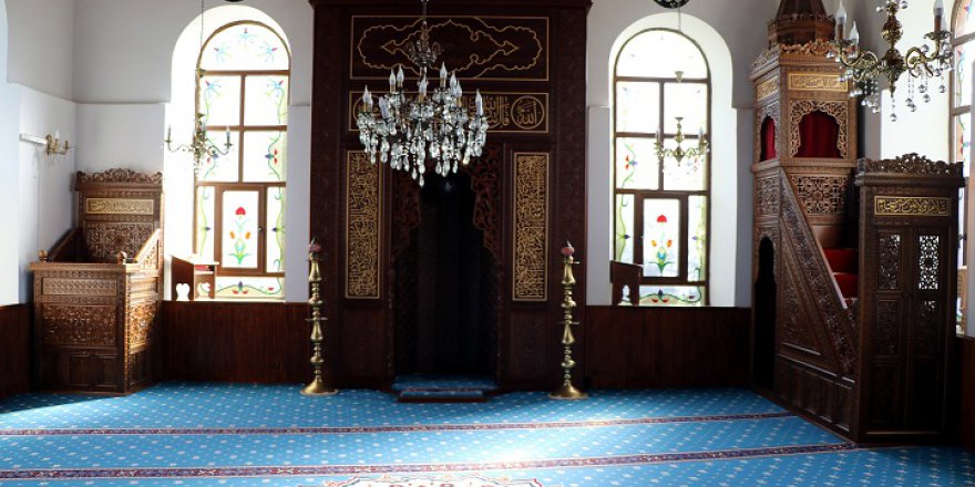 Hikmetiye Camisi mimarisiyle dikkat çekiyor