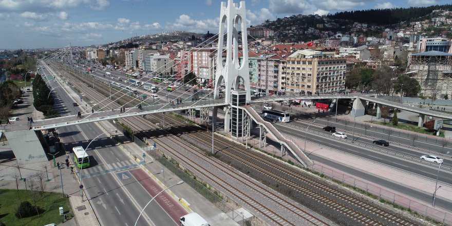 Yürüyen merdivenlere bakım yapılıyor