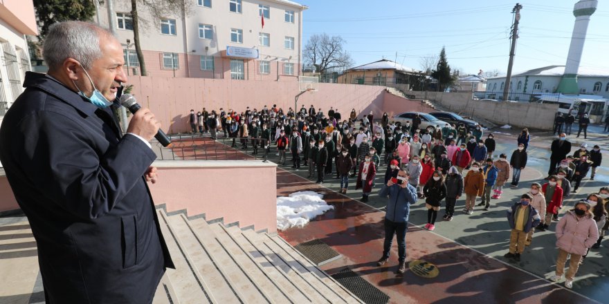Kaymakam Güler ve Başkan Büyükgöz Pelitli’de Bayrak Töreni