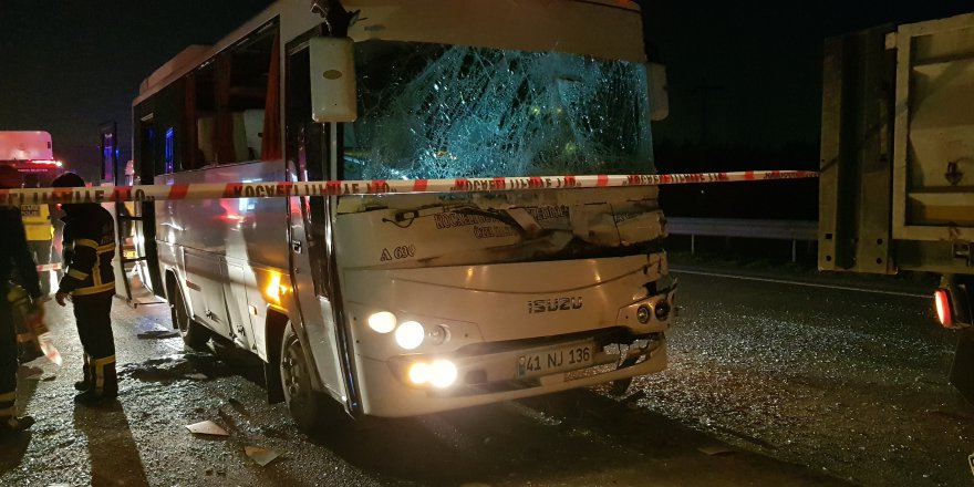 Tırla özel halk otobüsü  çarpıştı: 6 kişi yaralandı