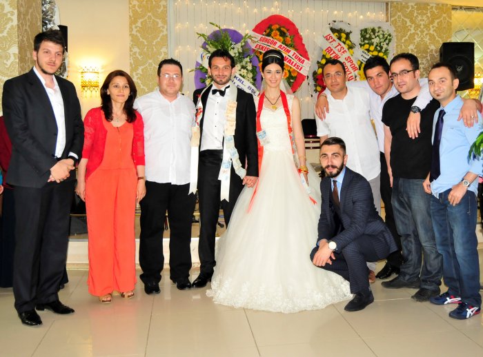 Bir ömür boyu mutluluklar diliyoruz