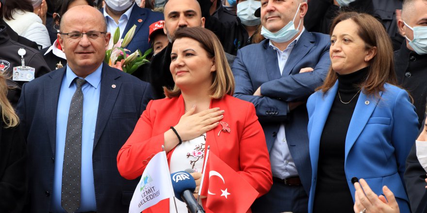 İZMİT BELEDİYESİ’NDE TİS İMZALANDI   En düşük maaş 4 bin 535 TL oldu