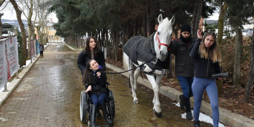 Serebral palsi hastası  Canan’ın inanılmaz azmi