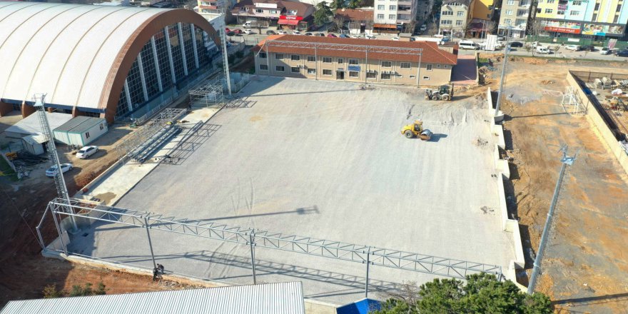 Futbol Sahası’nın zemini  şekillenmeye başladı