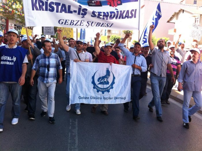 Ülkücü İşçiler’den Şişecam işçisinin destek