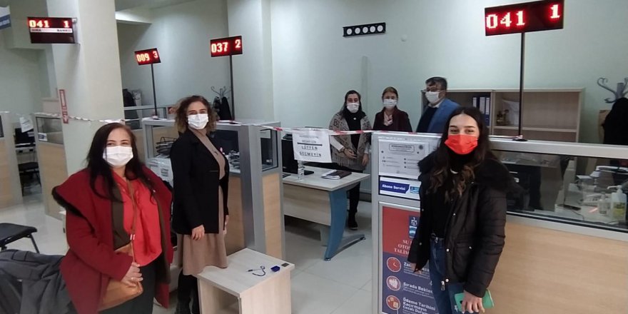 CHP’den kadınlara karanfil