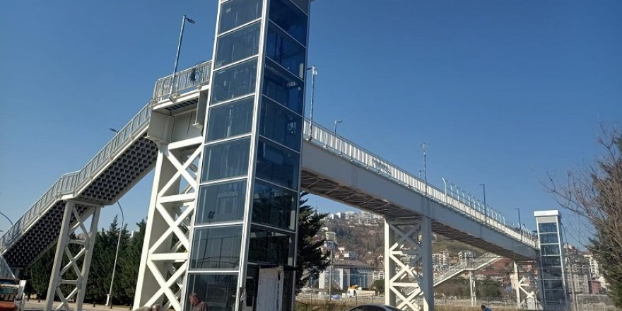 Üst geçide üst kiriş yerleştirildi