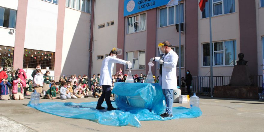 Kroman Çelik İlkokulu’nda bilimsel gösteriler