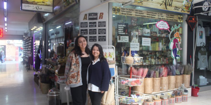 Okuyor. Araştırıyor. Dinliyor. Anlatıyor