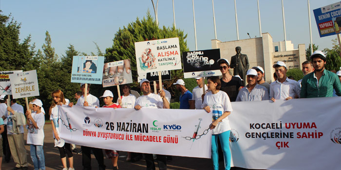 Kocaeli’nde uyuşturucu karşıtı yürüyüş