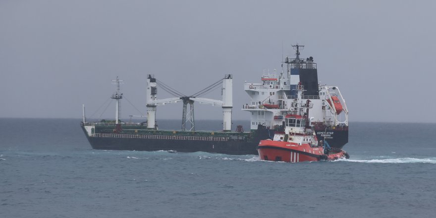 Kocaeli’ne yük taşıyan   gemi karaya oturdu