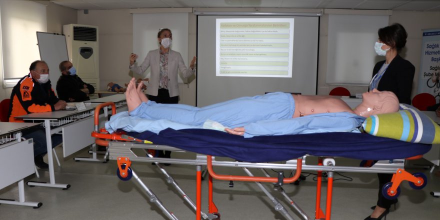 Gönüllülere ilk yardım eğitimi