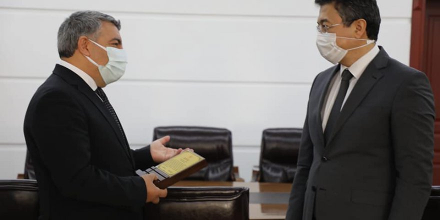 Kaymakam Alkan’dan  Şayir’e teşekkür plaketi