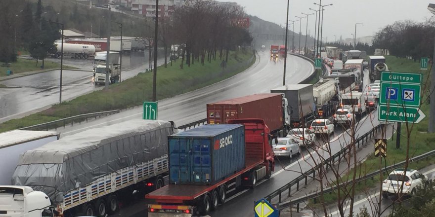Zincirleme trafik kazasında 4 kişi yaralandı