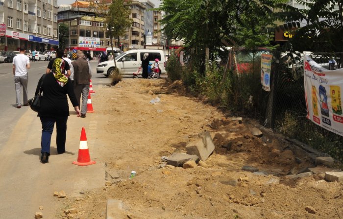 Bozuk Kaldırım, Tepki Yarattı