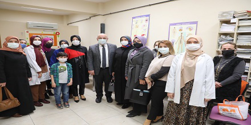 Hem anneler hem çocuklar birlikte öğreniyor