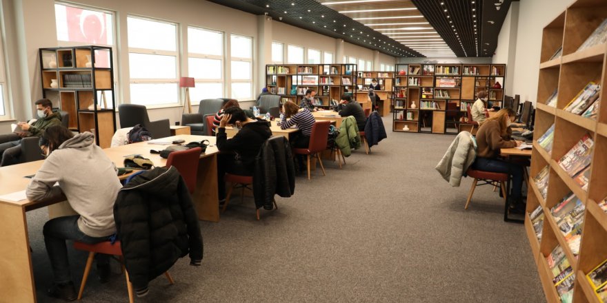 İzmit Belediyesi Kütüphanesi Kitapseverleri bekliyor