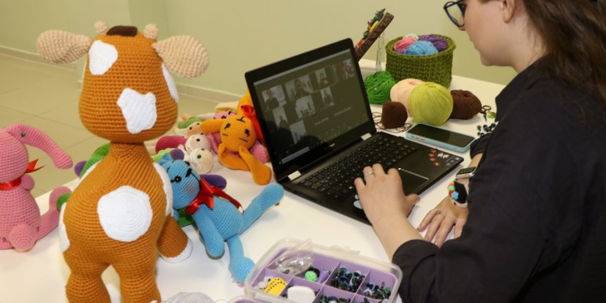 Ev hanımları için çevrimiçi  el sanatları kursları