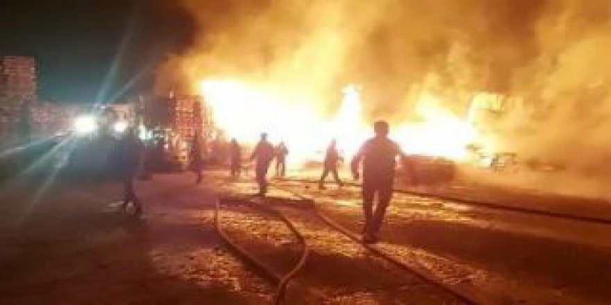 Palet fabrikasında yangın çıktı