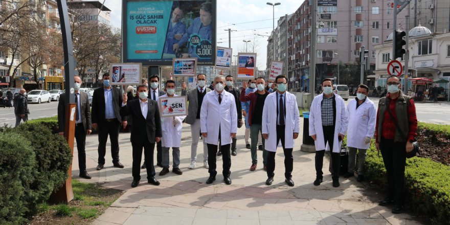 Beyaz önlükleri ile sahaya indiler