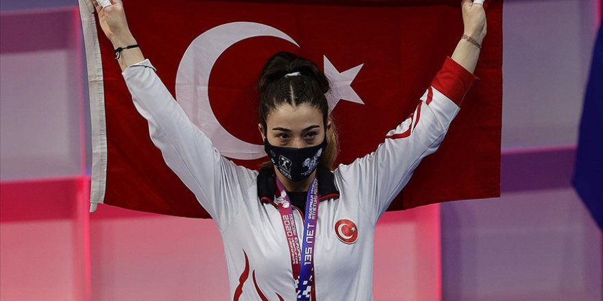 Berfin, Moskova’dan bronz ile döndü