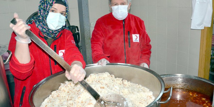 Türk Kızılay'dan 700 kişiye yemek yardımı