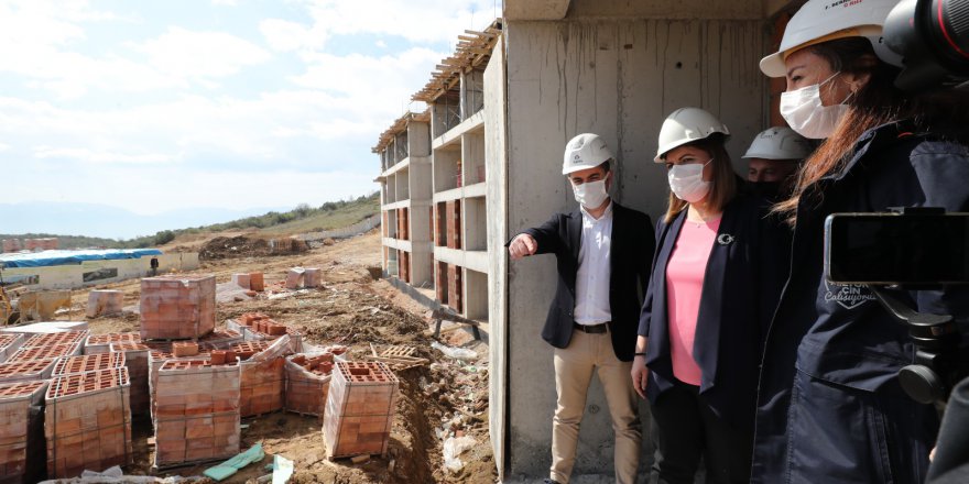 Başkan Hürriyet Çınar  Evleri yerinde inceledi