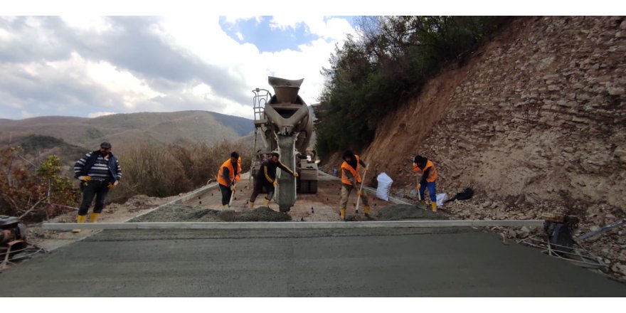 Köy yollarında çalışmalar sürüyor