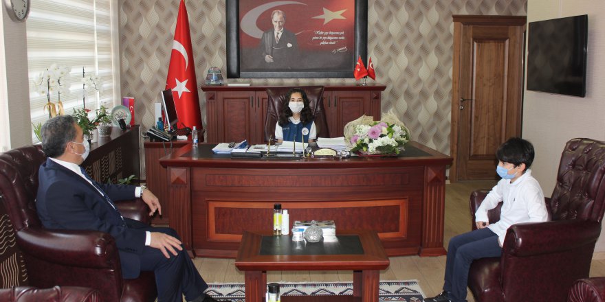 Kaymakam Güler makamını çocuklara devretti