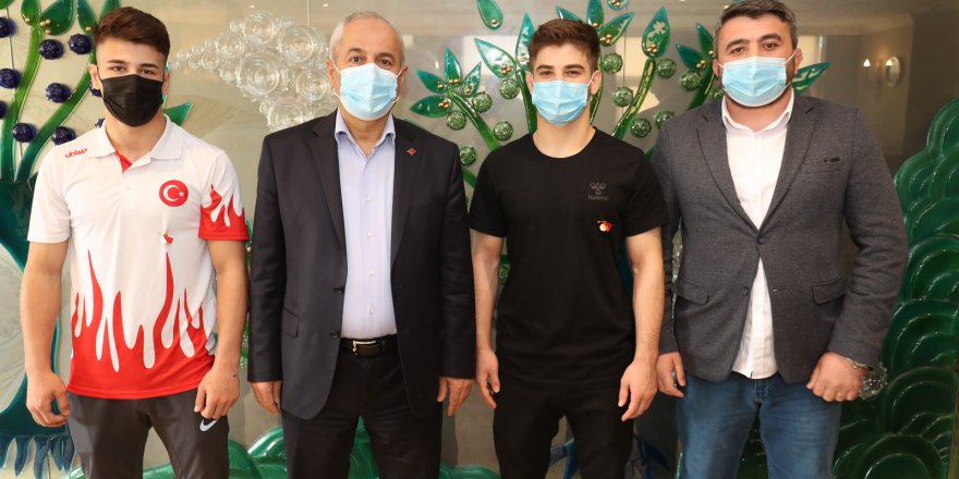 Büyükgöz şampiyon sporcuları ağırladı