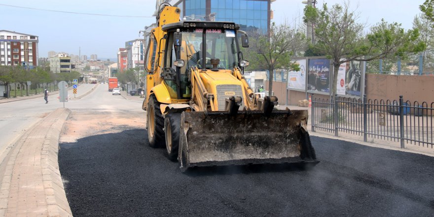 Gebze Yeni Bağdat Caddesi’nde asfalt yama çalışması