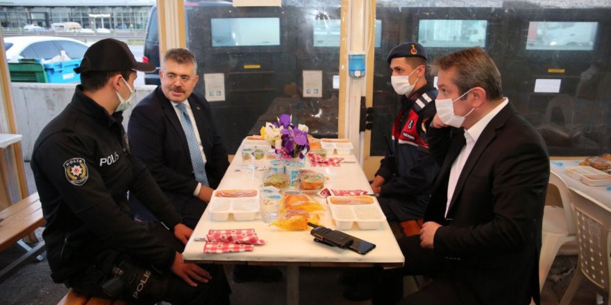 Tipioğlu görev başındaki personelle iftar açtı