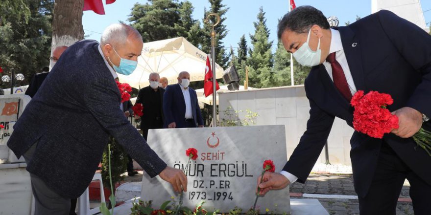 Protokolden şehitlik ziyareti