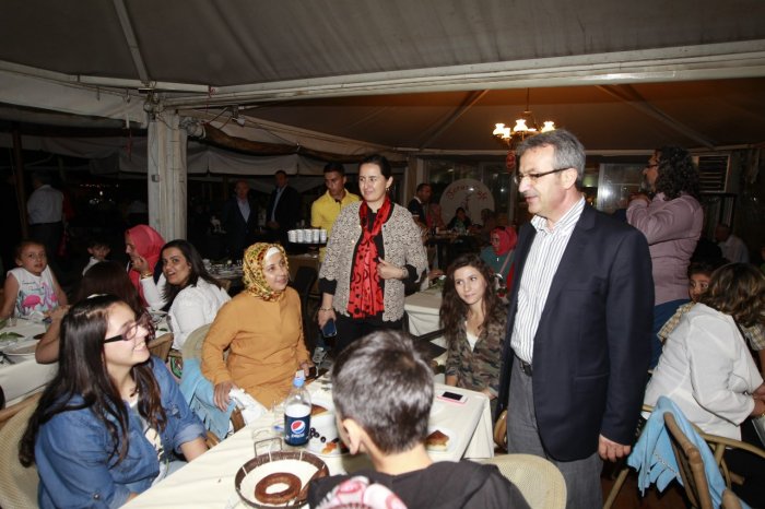 Şehit aileleri iftarda buluştu